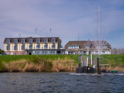 www.charmanthotel.com