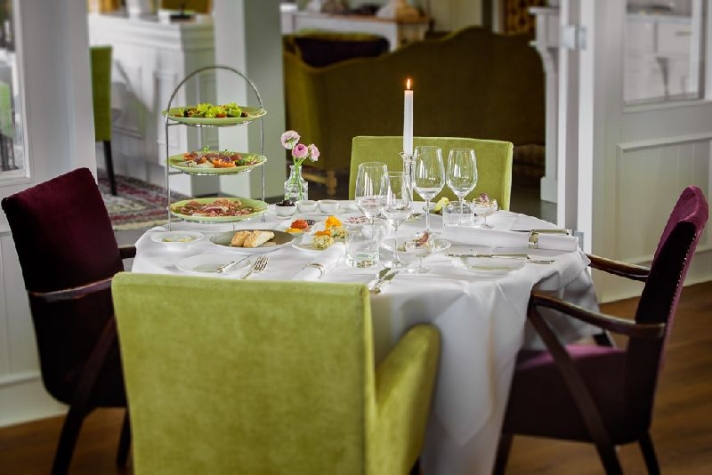 Mezzo Restaurant & Kamers